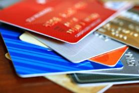 Read more about the article Descubra as Diferenças entre os Cartões Bancários!